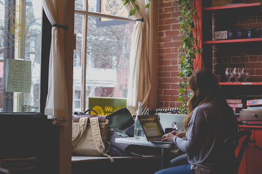 How To Make Money Writing Online Content - copywriting Photo by Bonnie Kittle on Unsplash